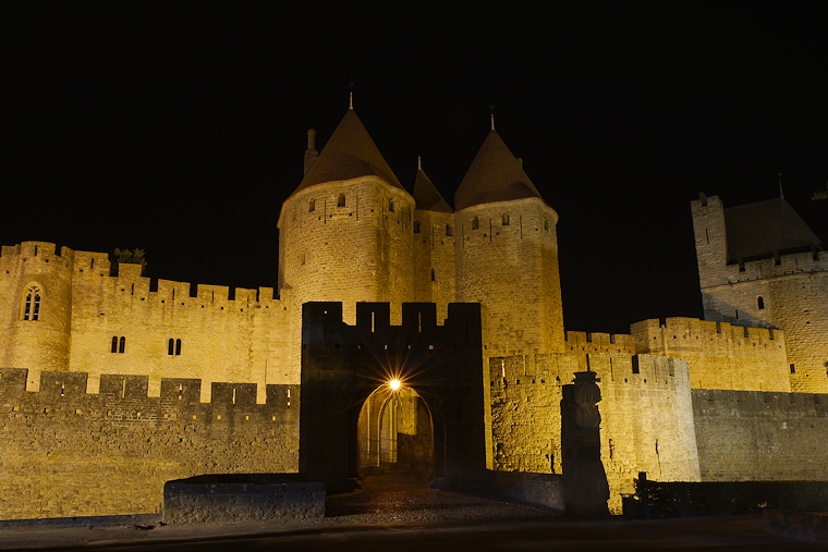 Fantômes • Porte narbonnaise de Carcassonne, Aude, France, 5 juillet 2015